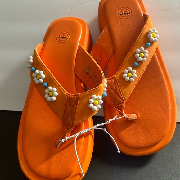 New Urban Outfitters Size 7 Orange Beaded Embellished Sandals/Flip Flops - Picture 8 of 9